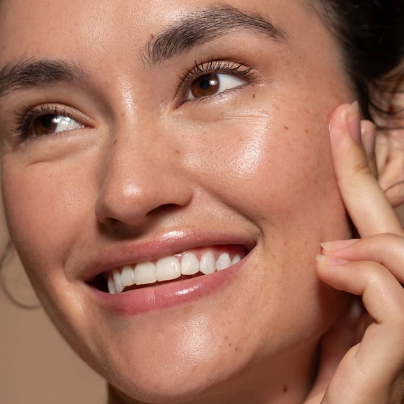 Six Gldn Nourishing Face Oil - Picture 3 of 7